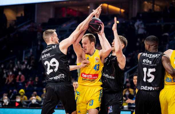 赛季中保持 赛季中保持