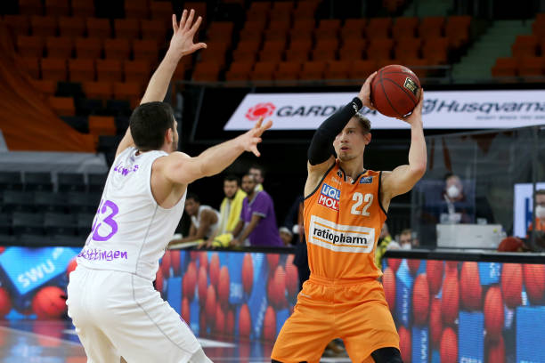 队的较量中 队的较量中